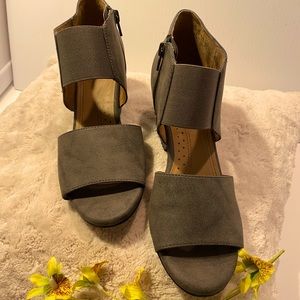 Natural Soul cut out velvety suede peep toe wedge.